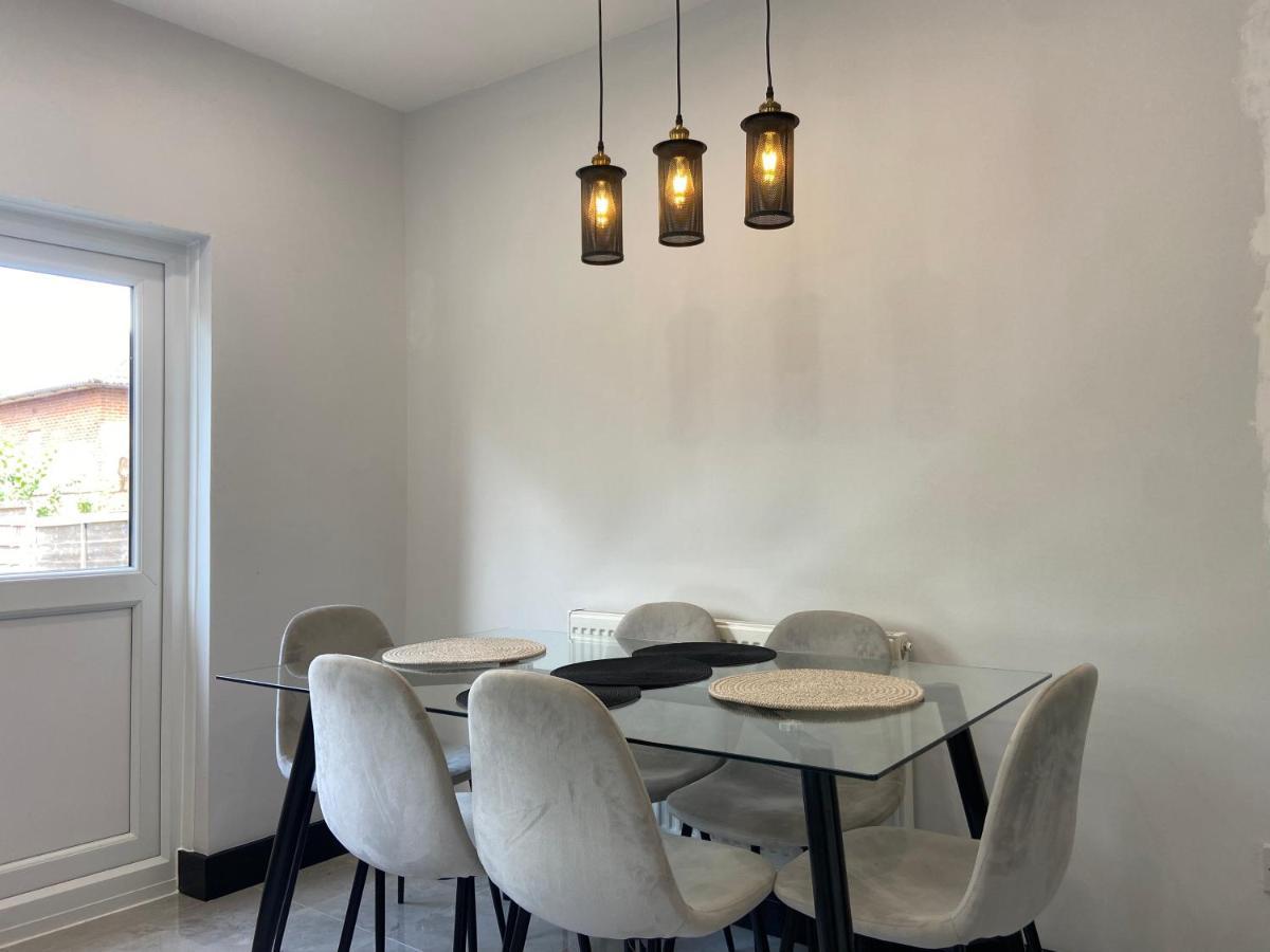 Villa North West London Escape Mill Hill Esterno foto